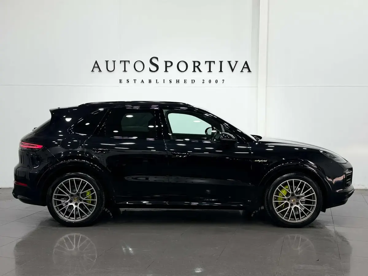 Used Porsche Cayenne Platinum Edition 462 HP (339 kW) 2022 Black SUV
