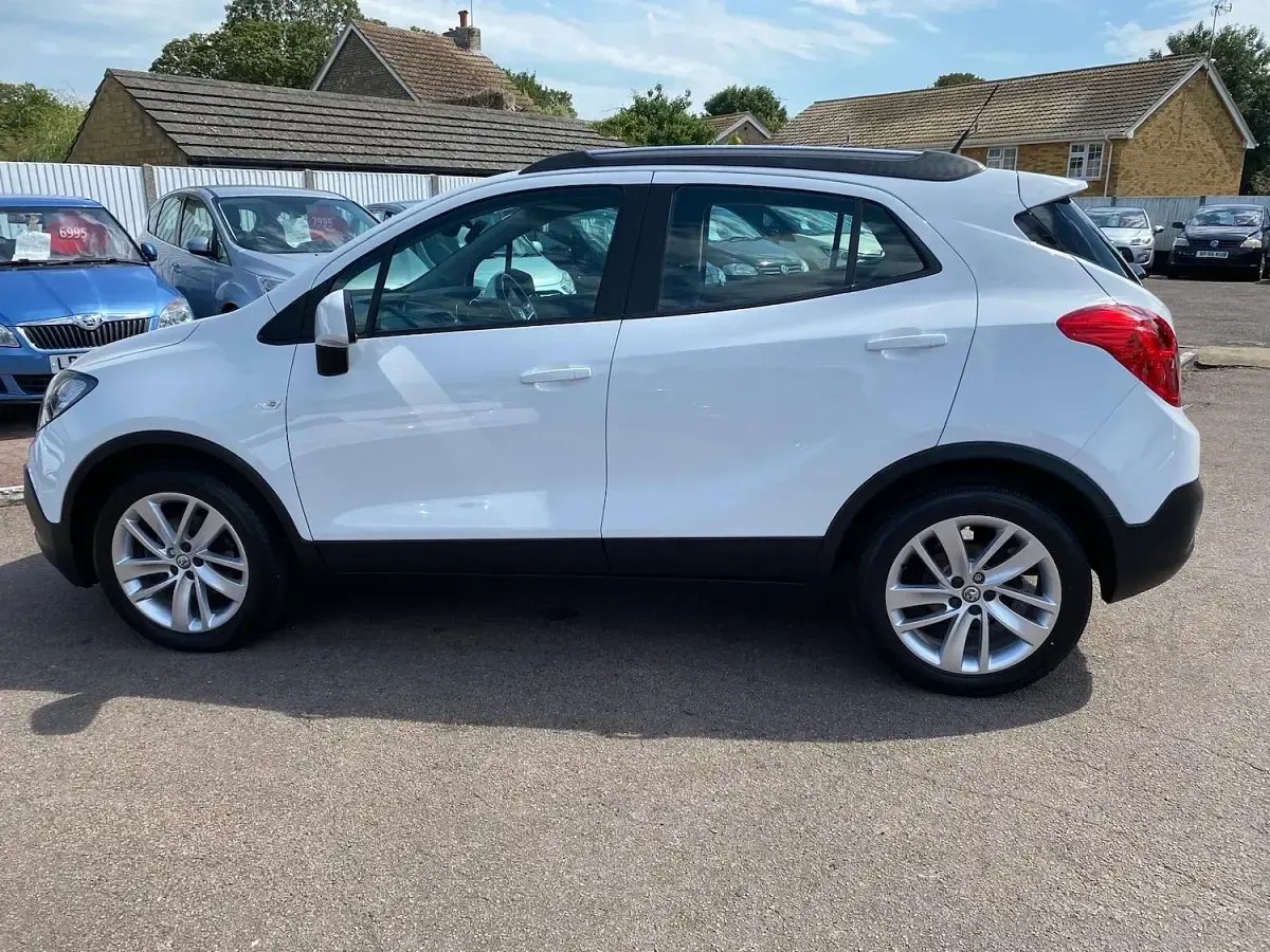 Used Vauxhall Mokka 115 HP (84 kW) 2015 White SUV