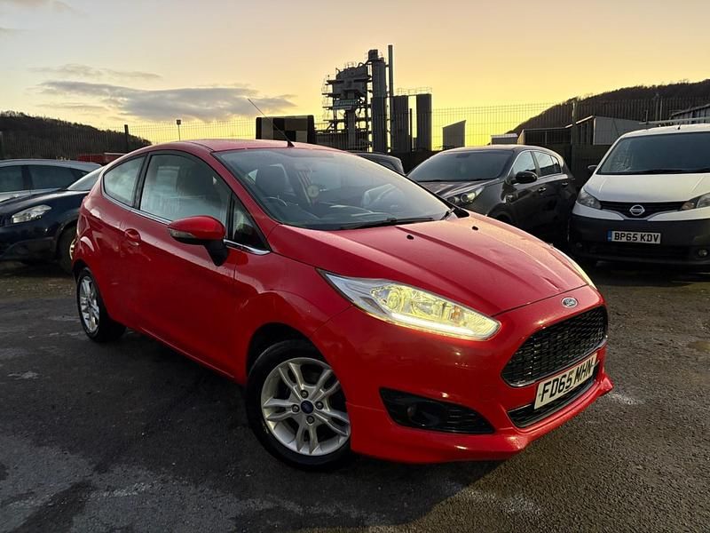 Red Used 2015 Ford Fiesta Zetec Hatchback | £2,200 (Good price) - Image 1/4