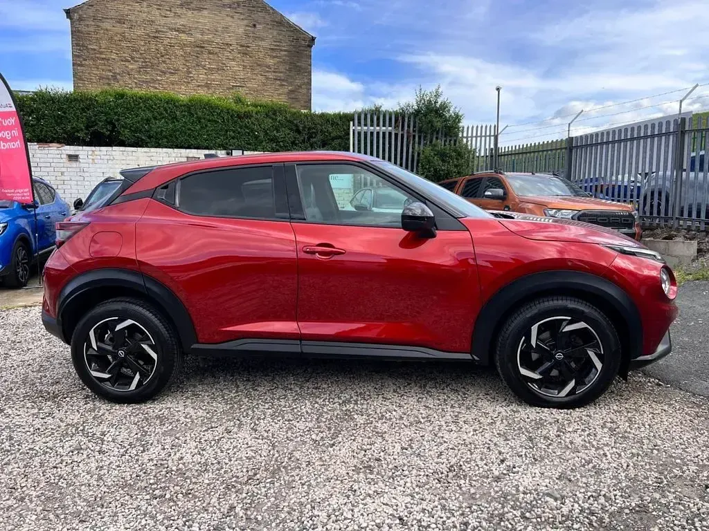 Used Nissan Juke N-Connecta 114 HP (83 kW) 2023 Red SUV