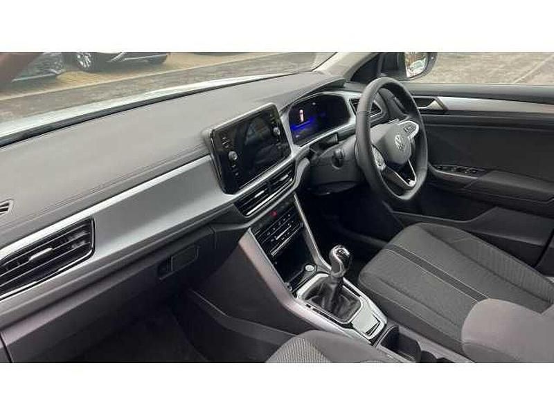 New VW T-Roc Match 150 HP (110 kW) 2025 Pure white flat black SUV