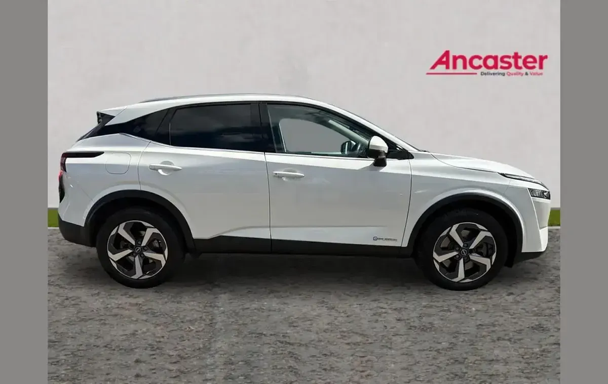 Used Nissan Qashqai N-Connecta 190 HP (139 kW) 2023 White SUV
