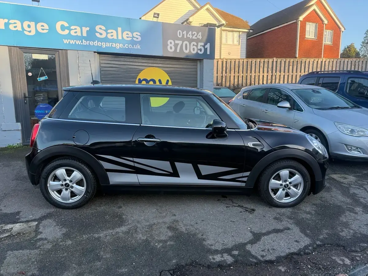 Used Mini Cooper Classic 134 HP (98 kW) 2018 Black Hatchback