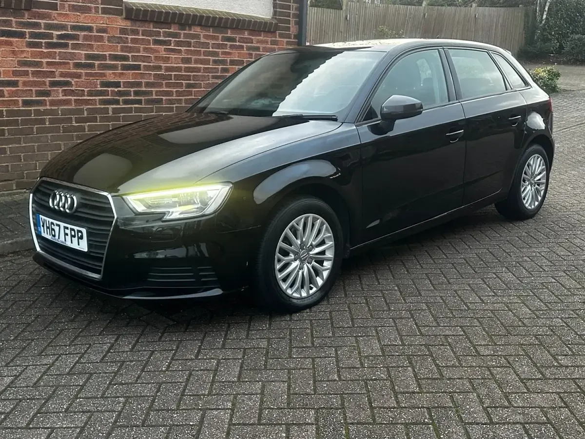 Usado Audi A3 Performance 114 HP (83 kW) 2017 Preto Citadino