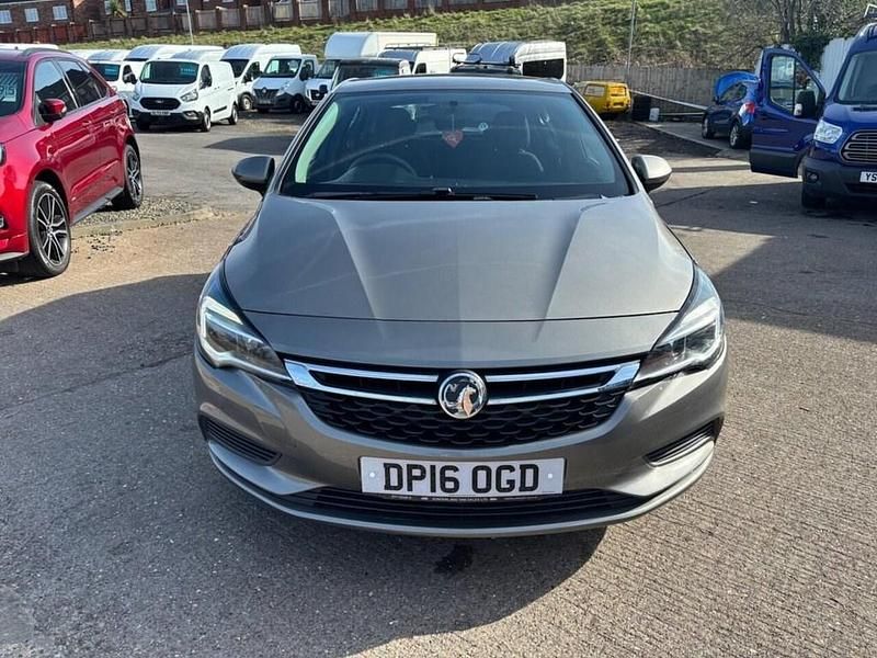 Used Vauxhall Astra Design Edition 125 HP (91 kW) 2016 Grey Hatchback