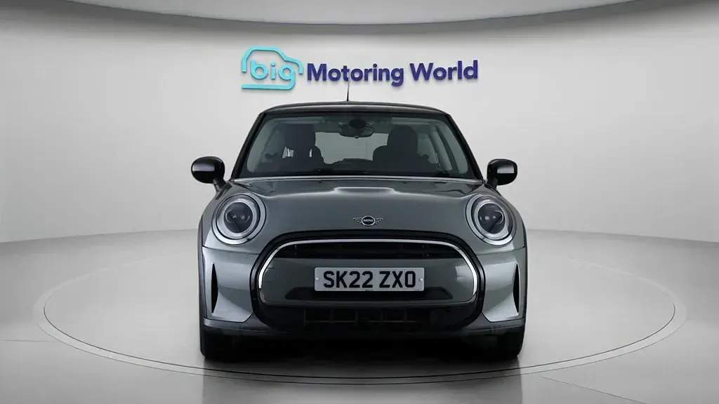 Usado Mini Cooper Classic 136 HP (100 kW) 2022 Cinzento Citadino