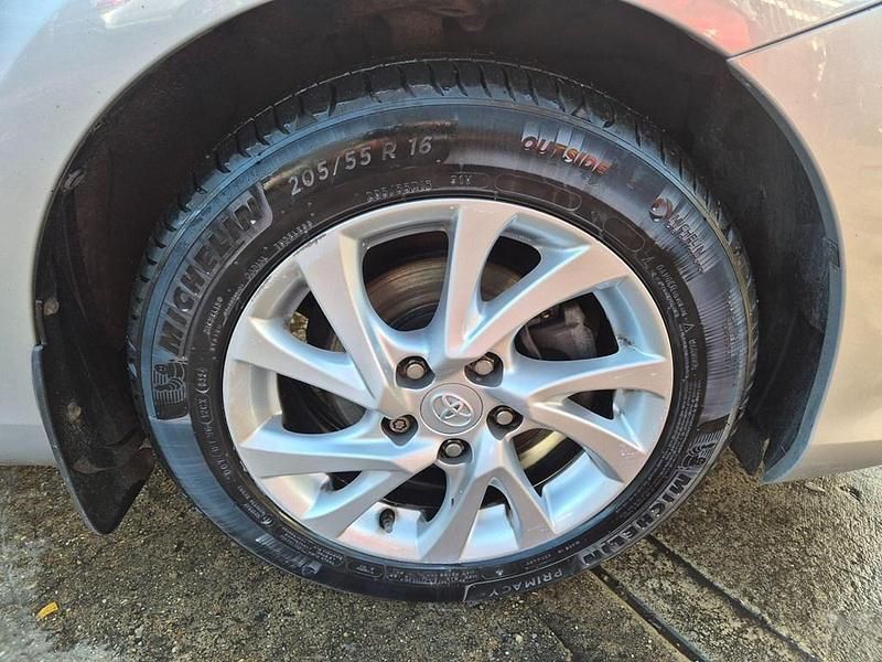 Used Toyota Auris Hybrid 2018 Silver Hatchback