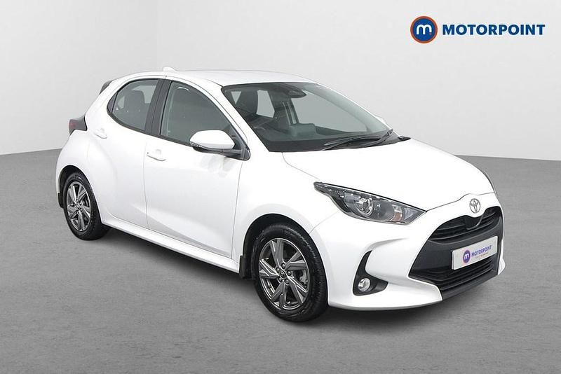 White Used 2024 Toyota Yaris Hybrid Hatchback | £17,399 (Good price) - Image 1/4