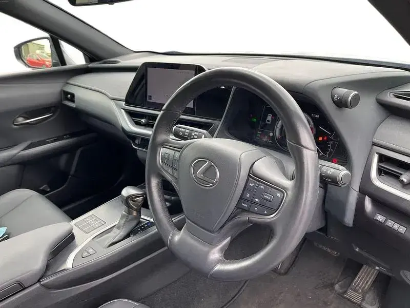 Usado Lexus UX 250h Sport Design Packet 2023 Negro SUV
