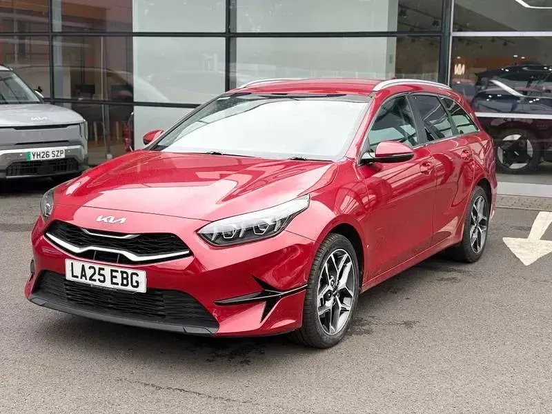 Used Kia Ceed 2025 Red Hatchback