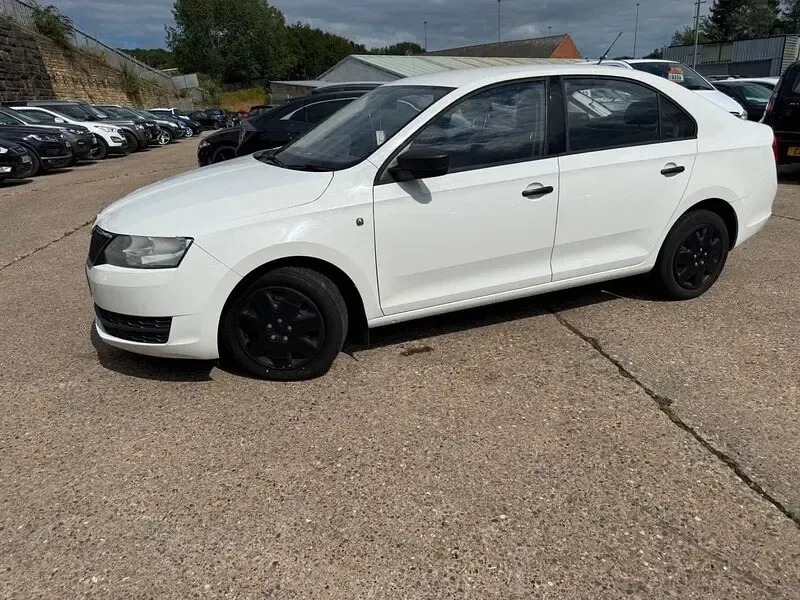 Used Skoda Rapid 2013 White Hatchback