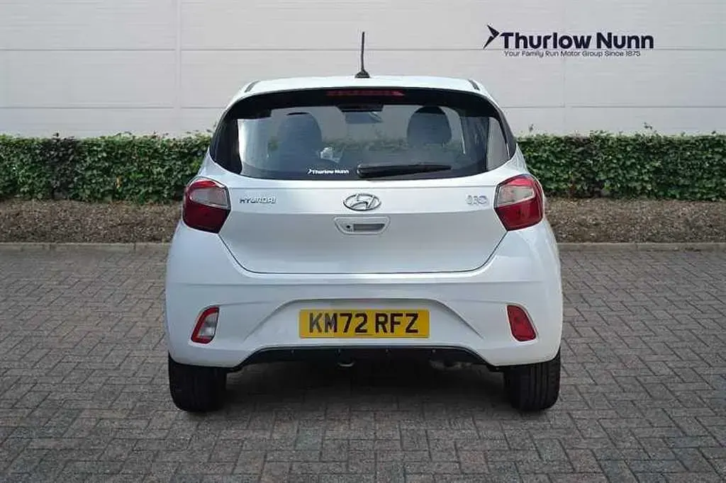Used Hyundai i10 SE 67 HP (49 kW) 2022 Atlas white/black+white pck Hatchback