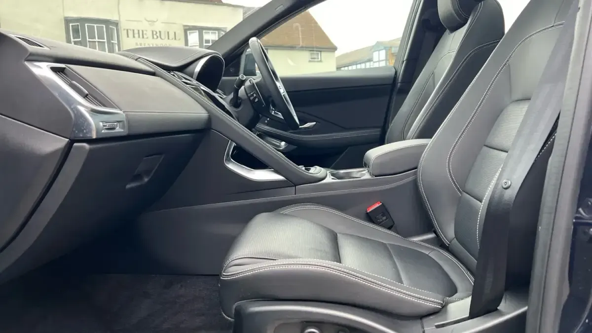 Używany Jaguar E-Pace R-Dynamic 309 KM (227 kW) 2023 Niebieski SUV