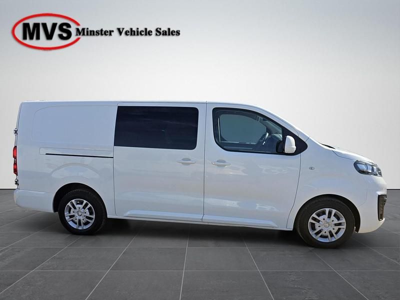 Used Vauxhall Vivaro Sportive 120 HP (88 kW) 2020 White MPV