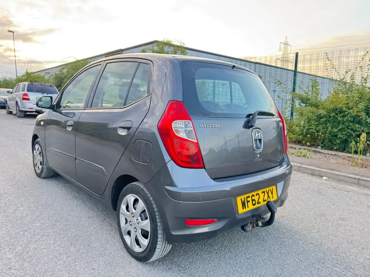 Used Hyundai i10 Classic 86 HP (63 kW) 2012 Grey Hatchback