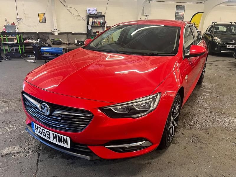 Used Vauxhall Insignia SRi 165 HP (121 kW) 2019 Red Hatchback