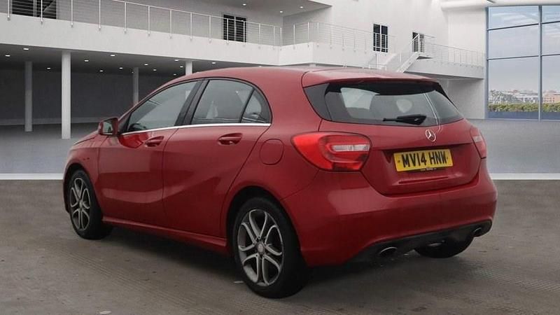 Used Mercedes A180 122 HP (89 kW) 2014 Red Hatchback