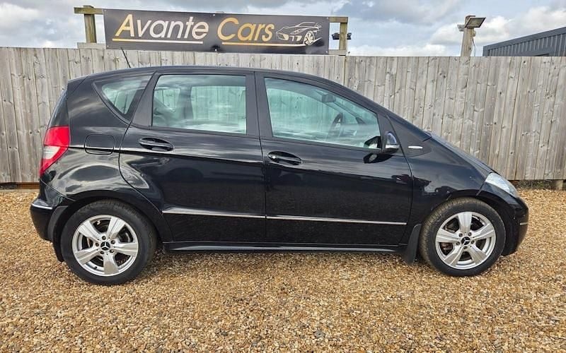 Used Mercedes A180 Avantgarde 109 HP (80 kW) 2011 Black Hatchback