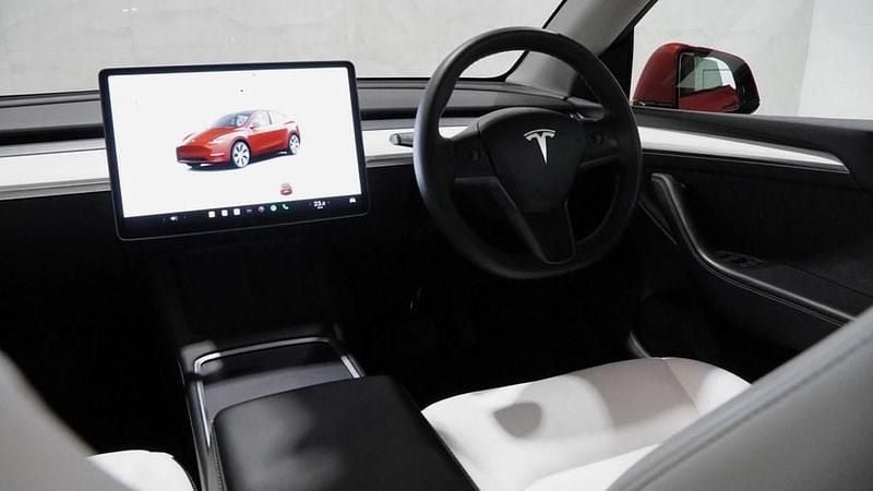 Used Tesla Model Y Long Range AWD 378 kW (514 HP) 2022 Red SUV