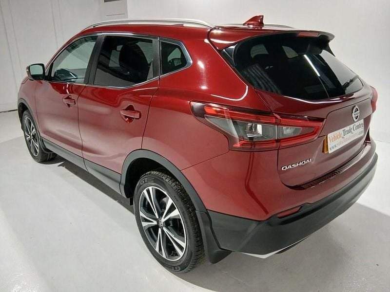 Used Nissan Qashqai N-Connecta 110 HP (80 kW) 2018 Red SUV