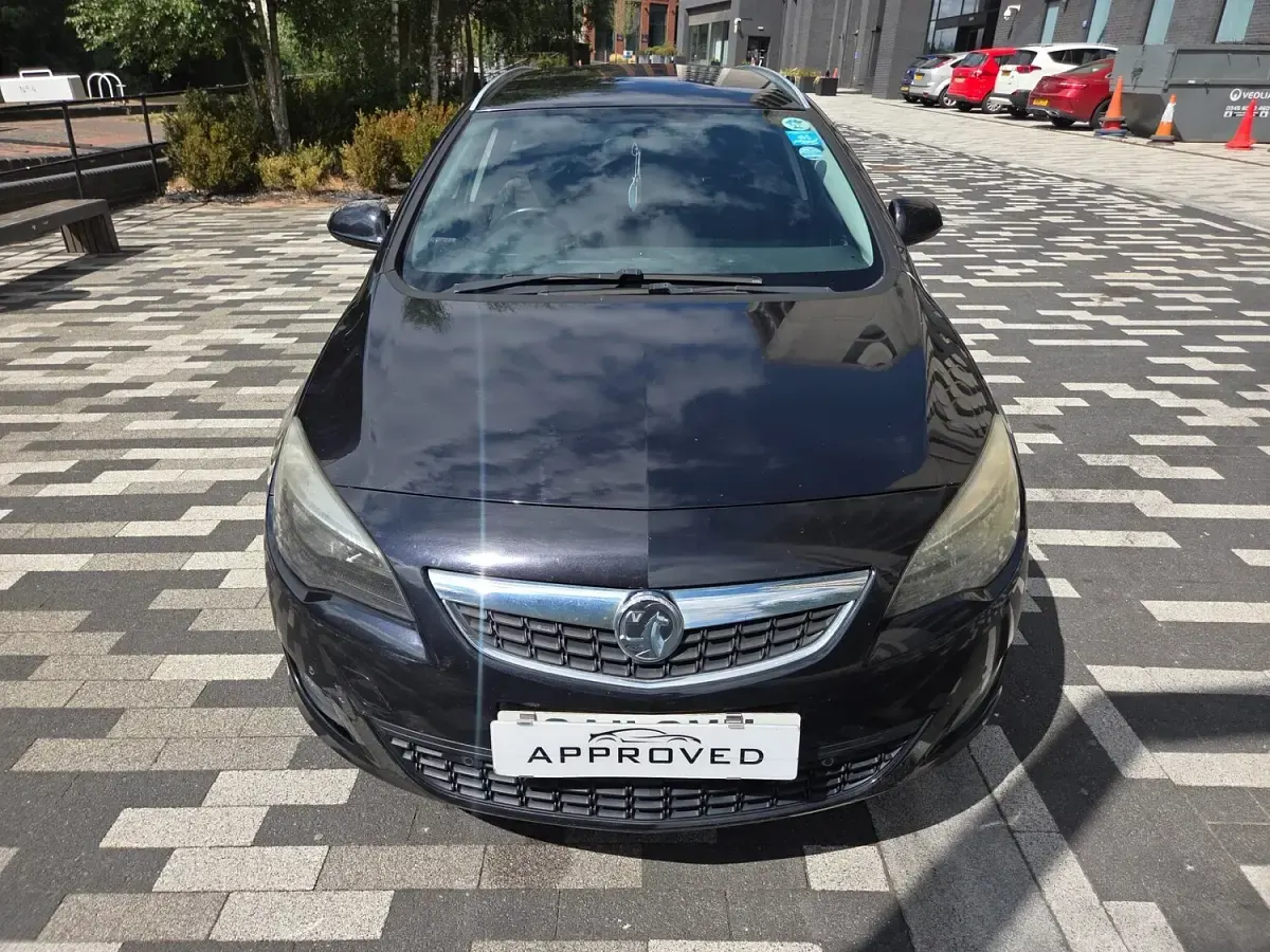 Used Vauxhall Astra SRi 125 HP (91 kW) 2011 Black Estate