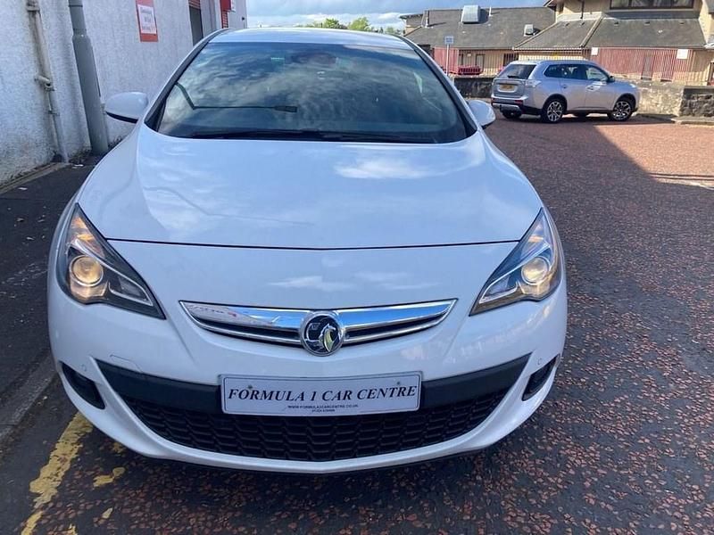 Used Vauxhall Astra GTC S 118 HP (86 kW) 2016 White Hatchback