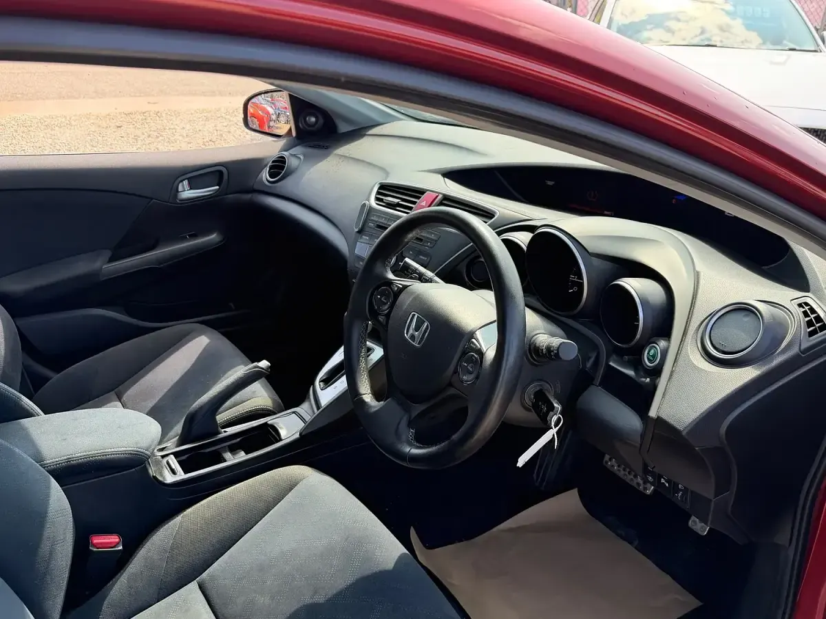 Used Honda Civic SE Plus 142 HP (104 kW) 2014 Red Hatchback