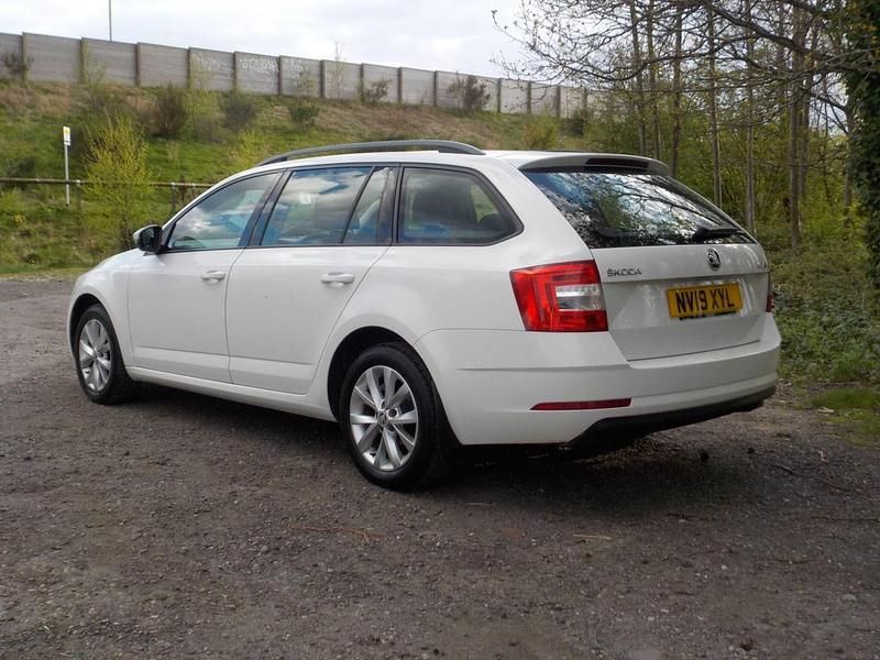 Used Skoda Octavia 116 HP (85 kW) 2019 White Estate