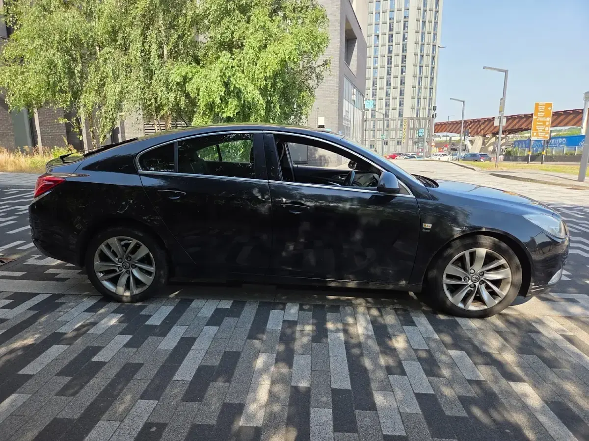 Used Vauxhall Insignia SRi 2012 Black Hatchback