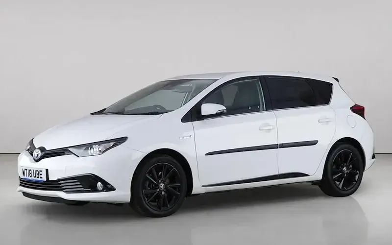 Used Toyota Auris Hybrid Design 136 HP (100 kW) 2018 White Hatchback