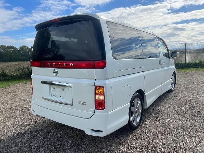 Used Nissan Elgrand 2007 White MPV