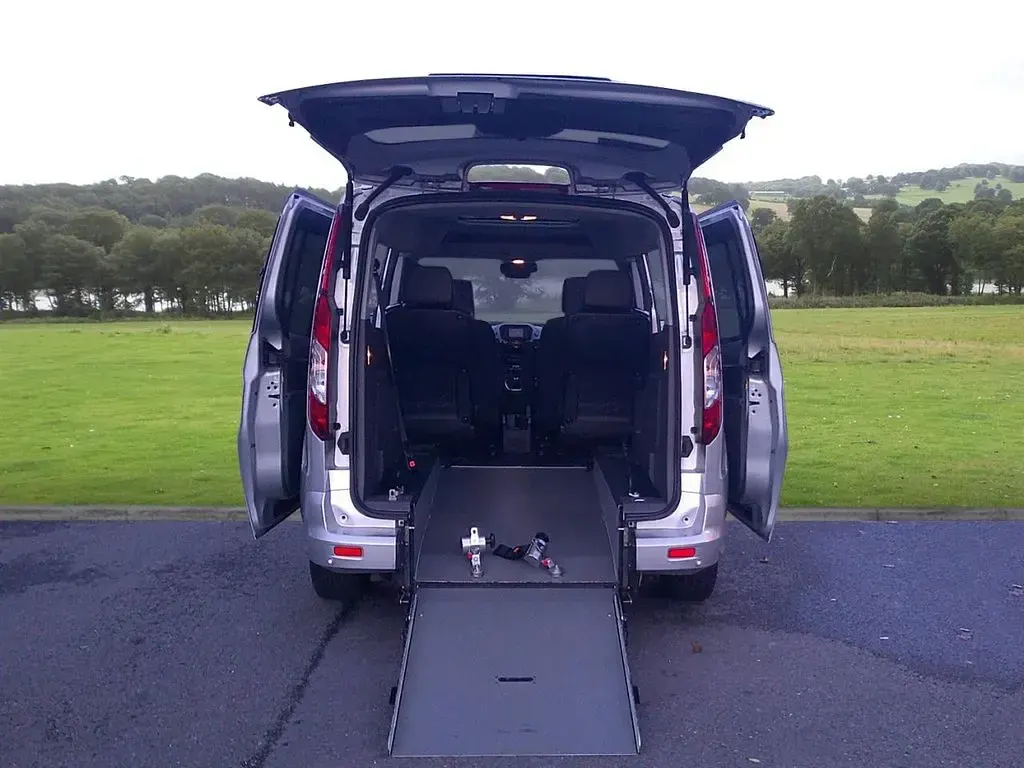 Used Ford Grand Tourneo Connect Titanium 120 HP (88 kW) 2020 Silver MPV
