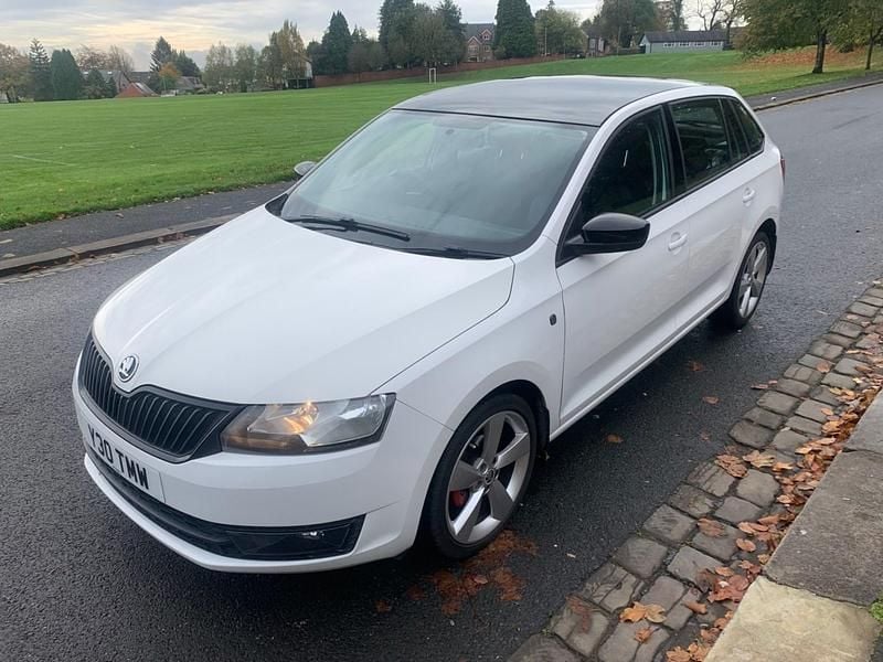 White Used 2014 Skoda Rapid SE Hatchback | £3,495 (Fair price) - Image 1/4