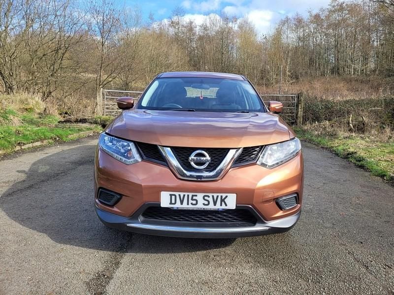Used Nissan X-Trail Visia 130 HP (95 kW) 2015 Orange SUV