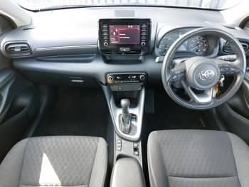 Second-hand Toyota Yaris Hybrid 116 CP (85 kW) 2023 Alb Hatchback