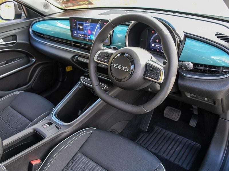 New Fiat 600 S 99 HP (72 kW) 2026 Blue SUV