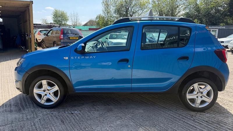 Used Dacia Sandero Lauréate 2015 Blue Hatchback