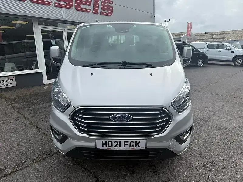 Begagnad Ford Tourneo Custom Titanium 128 HK (94 kW) 2021 Silver Van