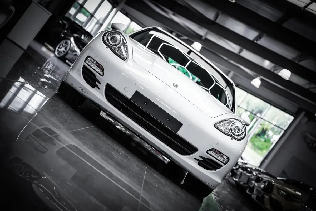 Usado Porsche Panamera 250 HP (183 kW) 2012 Branco Citadino