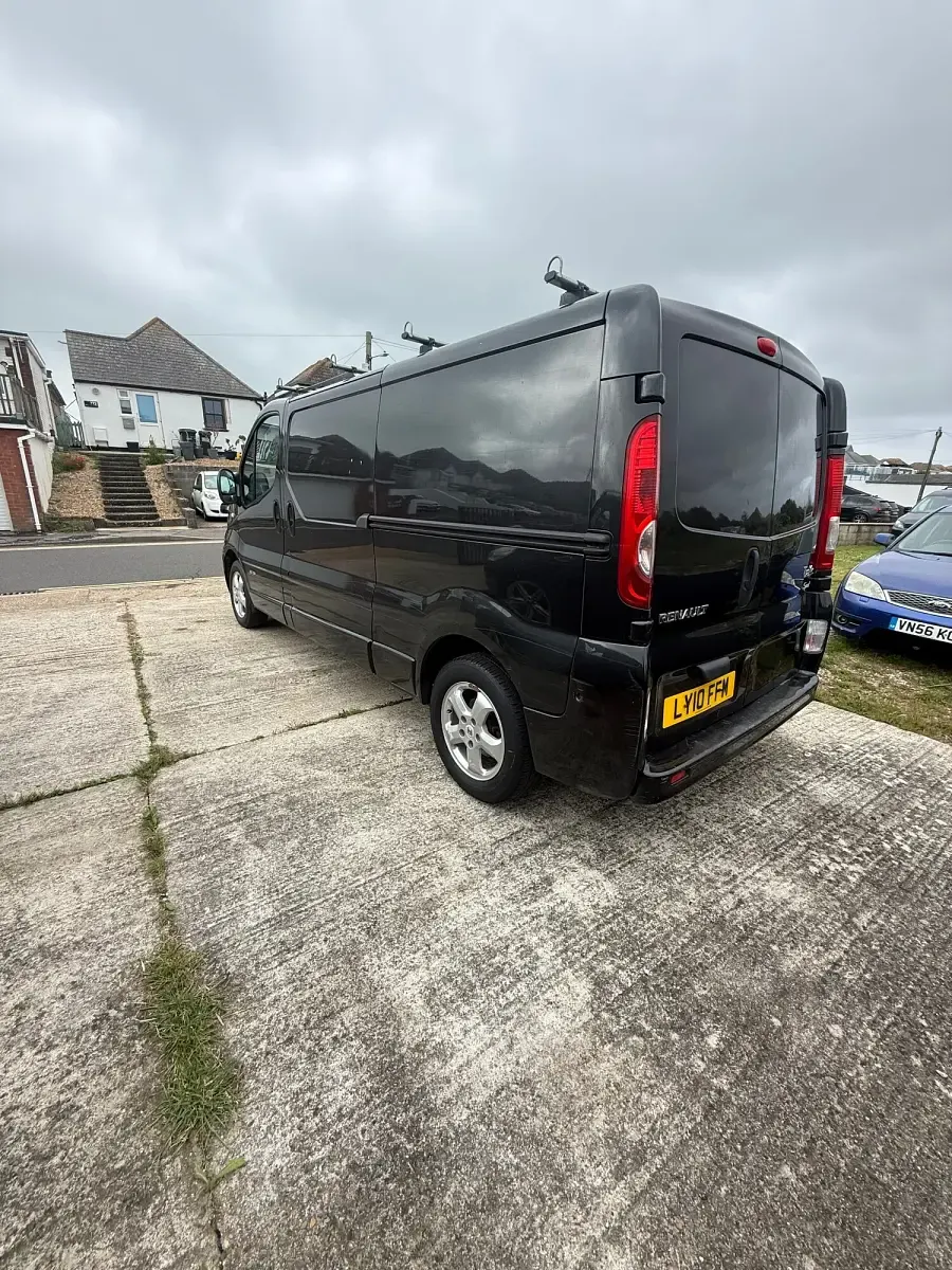 Used Renault Trafic 2010 Black MPV