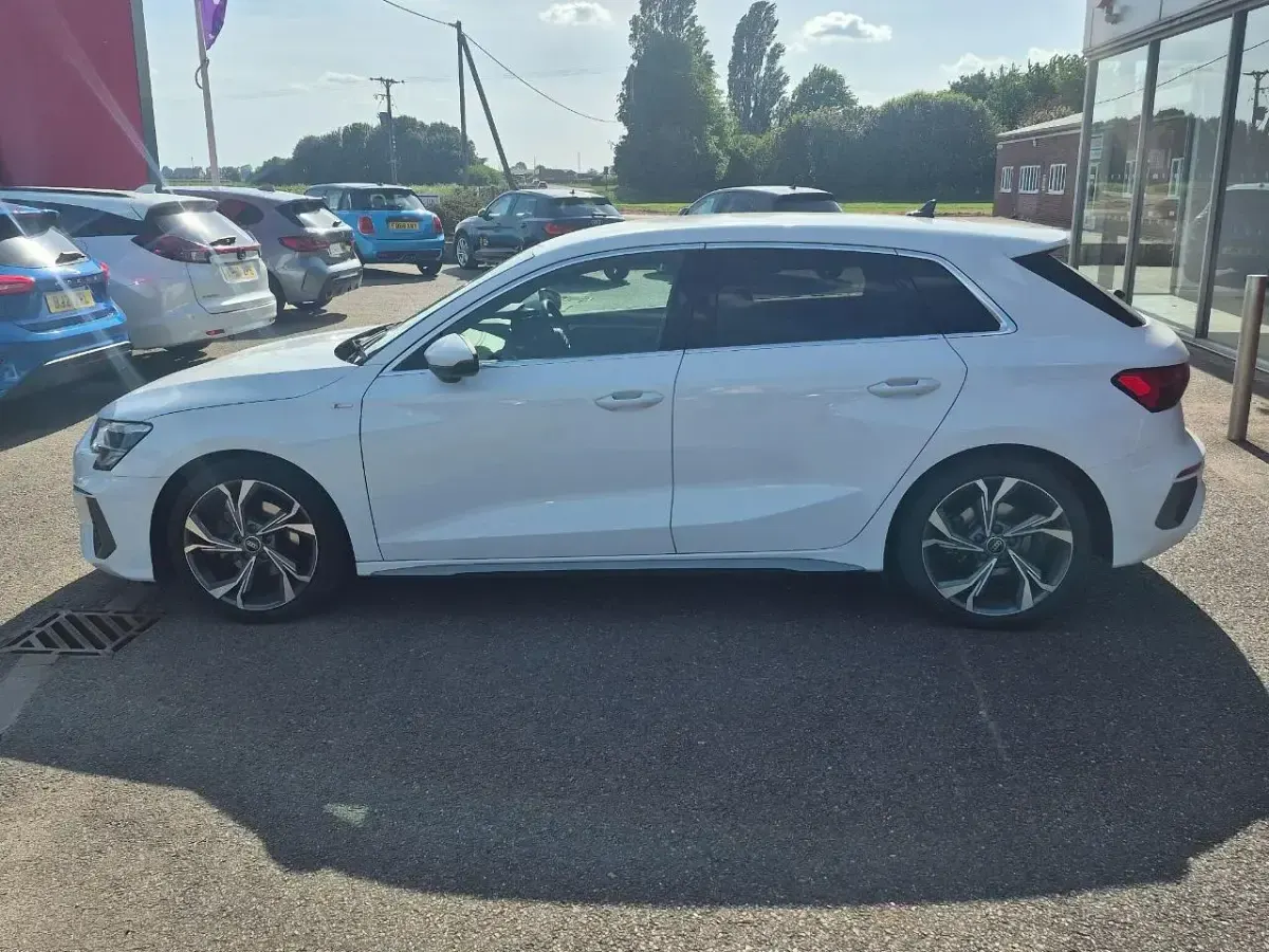 Used Audi A3 Sportback S-Line 148 HP (108 kW) 2022 White Hatchback