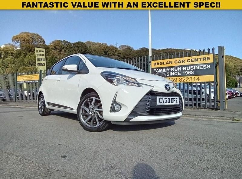 Used Toyota Yaris 111 HP (81 kW) 2020 White Hatchback