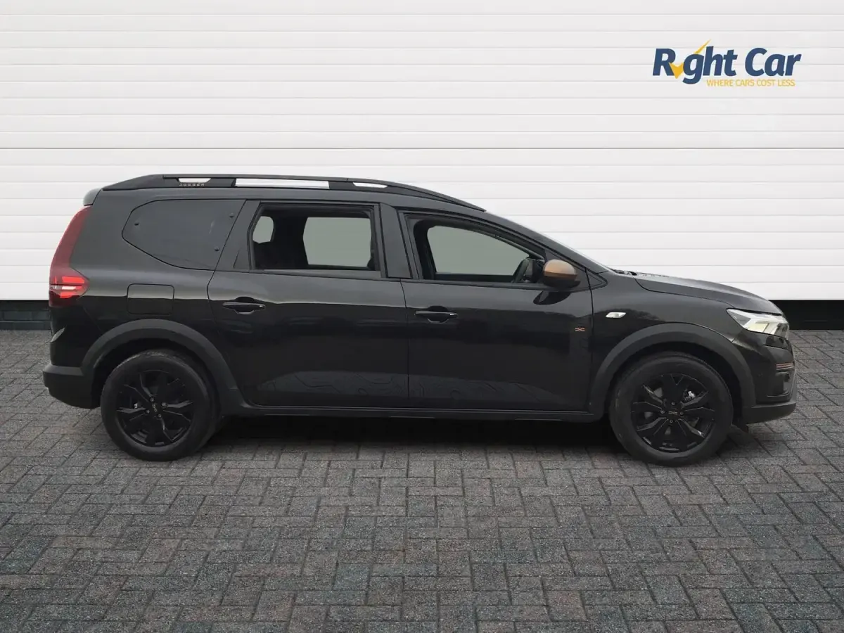Begagnad Dacia Jogger Extreme 140 HK (102 kW) 2024 Svart Minibuss