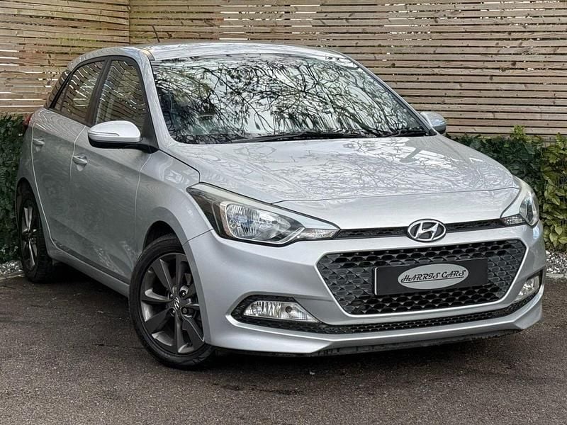 Używany Hyundai i20 SE 100 KM (73 kW) 2015 Srebrny Hatchback