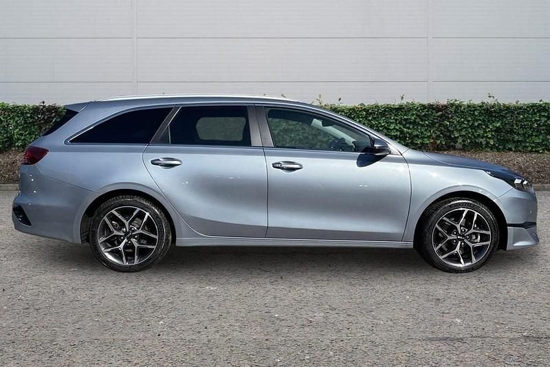 Used Kia Ceed 138 HP (101 kW) 2025 Silver Hatchback