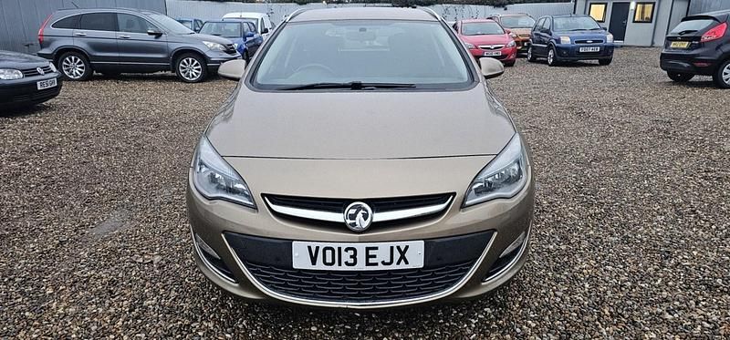 Used Vauxhall Astra SRi 165 HP (121 kW) 2013 Bronze Estate