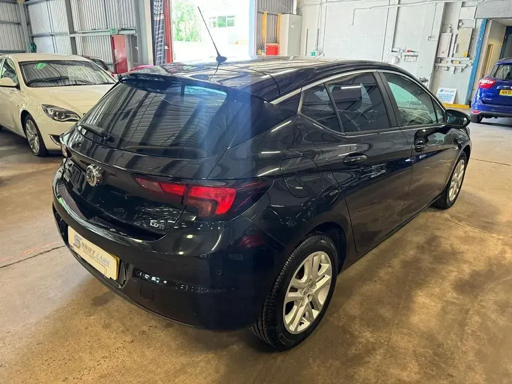 Used Vauxhall Astra Design Edition 136 HP (100 kW) 2015 Black Hatchback