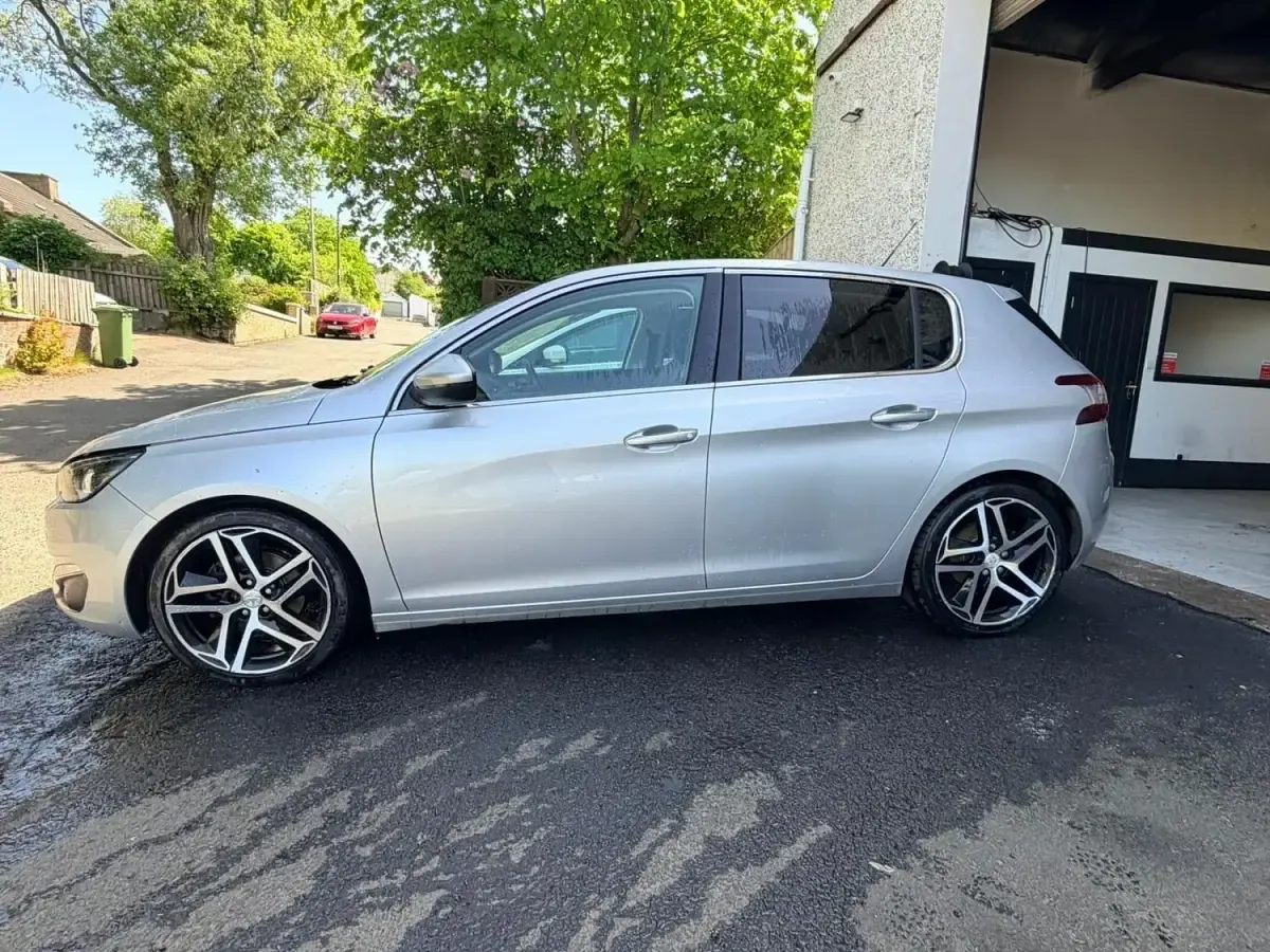 Begagnad Peugeot 308 2014 Silver Halvkombi