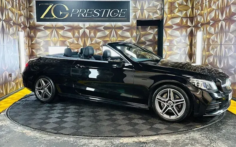 Usado Mercedes C220 AMG Line Premium 194 HP (142 kW) 2019 Cabrios