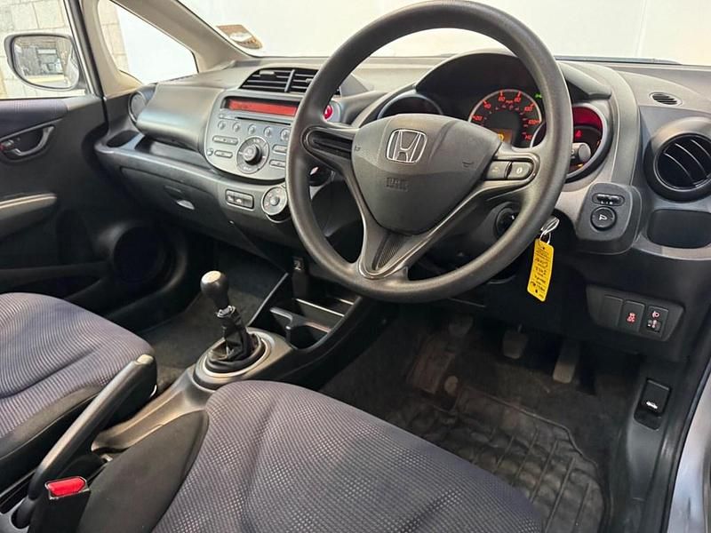 Used Honda Jazz S 90 HP (66 kW) 2011 Silver Hatchback